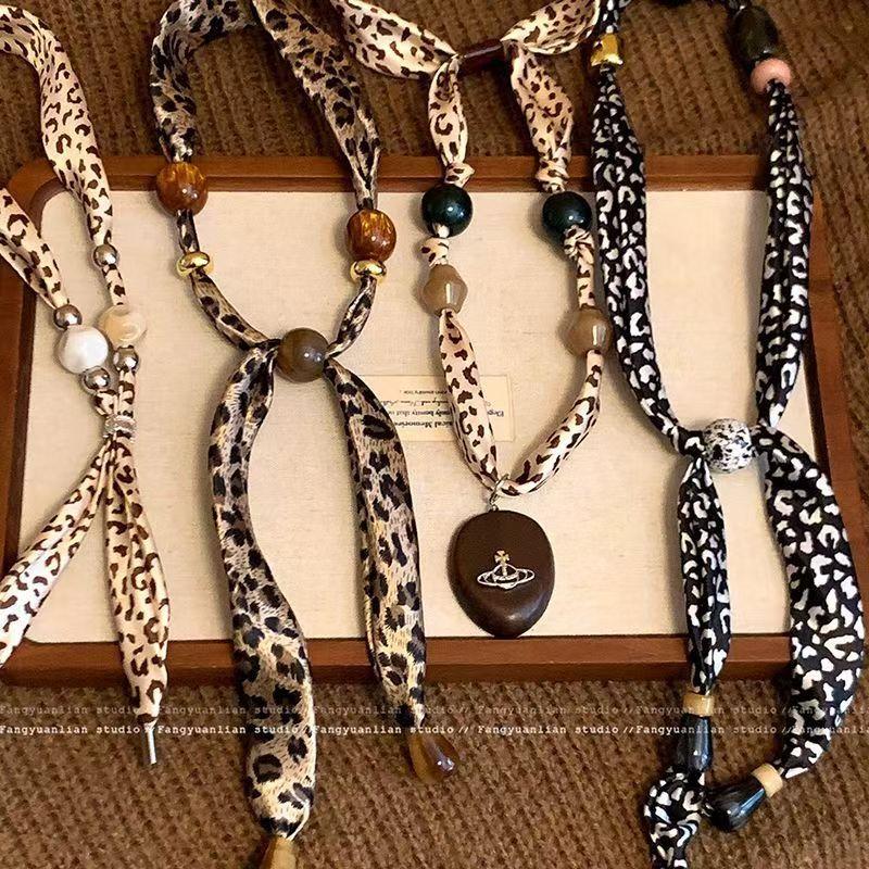 Leopard Print Beaded Scarf Necklace for Women 2025 New Popular Niche Design Fashion Wear Accessories Elegant and Exquisite