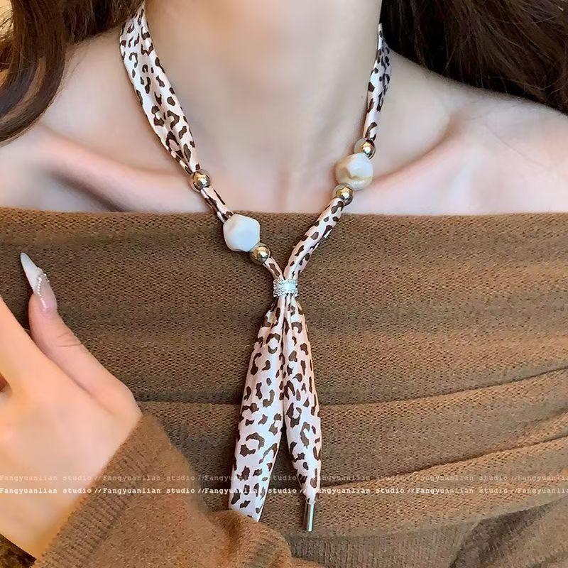 Leopard Print Beaded Scarf Necklace for Women 2025 New Popular Niche Design Fashion Wear Accessories Elegant and Exquisite