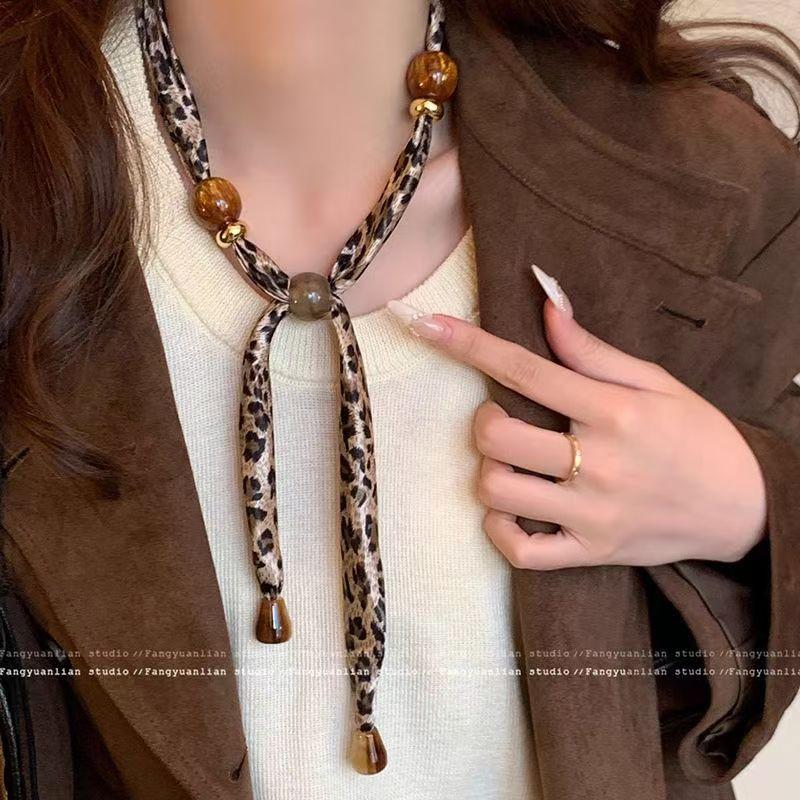 Leopard Print Beaded Scarf Necklace for Women 2025 New Popular Niche Design Fashion Wear Accessories Elegant and Exquisite