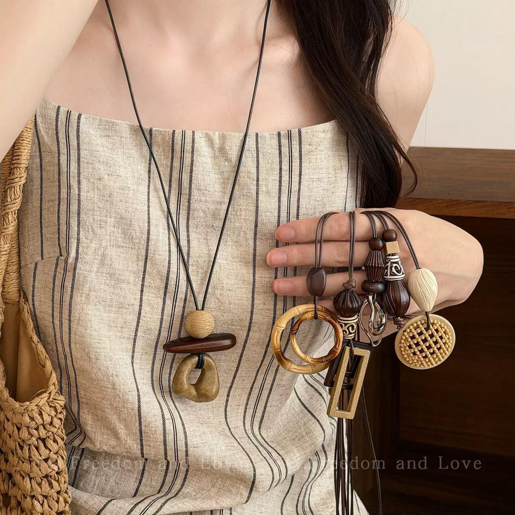 Retro Brown Pendant Long Necklace for Women 2026 New Summer Sweater Chain Matching Clothes Decorative Pendant Accessories