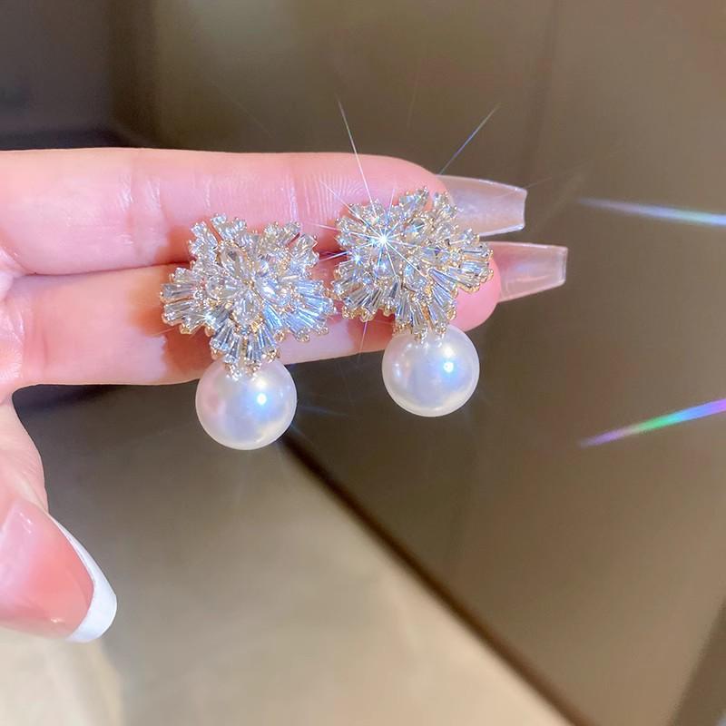 High-End Design Snowflake Zircon Stud Earrings Pearl Earrings Super Shiny Elegant Light Luxury Elegant Earrings for Women High-End Exquisite