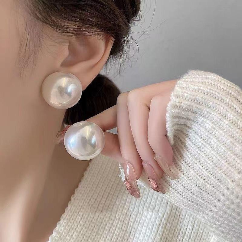 High-End Exaggerated Retro Oversized Bread Bead Earrings 925 Silver Simple Personality Pearl Design Earrings Wholesale