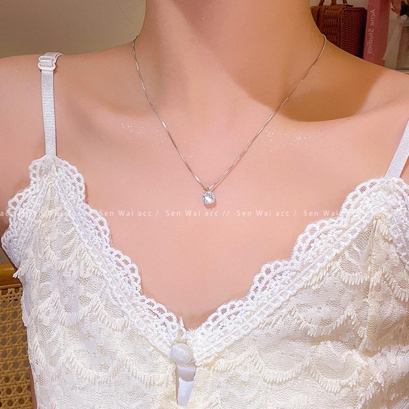Flash Diamond Square Sugar Titanium Steel Necklace Women's Light Luxury Niche High Sense New Clavicle Chain 2026 New Necklace Accessories