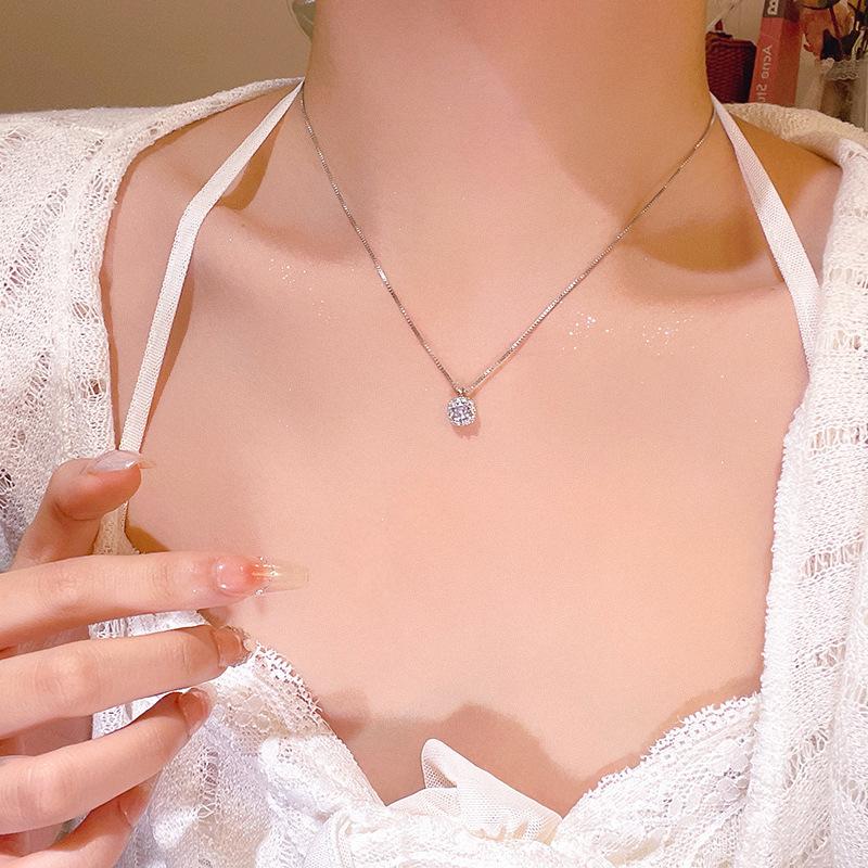 Flash Diamond Square Sugar Titanium Steel Necklace Women's Light Luxury Niche High Sense New Clavicle Chain 2026 New Necklace Accessories