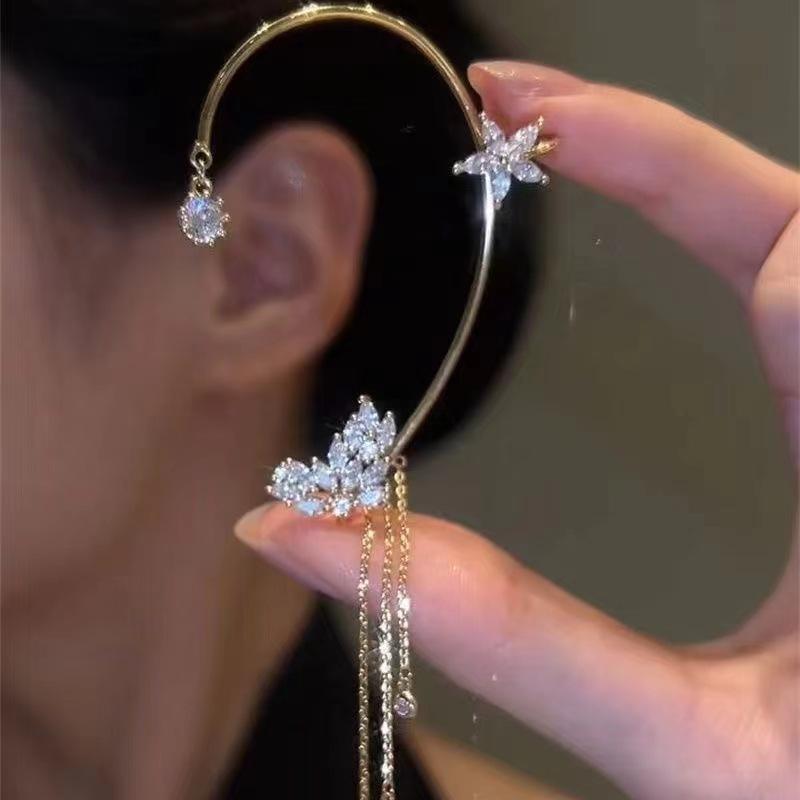 South Korea Dongdaemun Butterfly Ear Clip One-Piece Non-Pierced High-Grade Star Tassel Snowflake 2025 Niche Wholesale