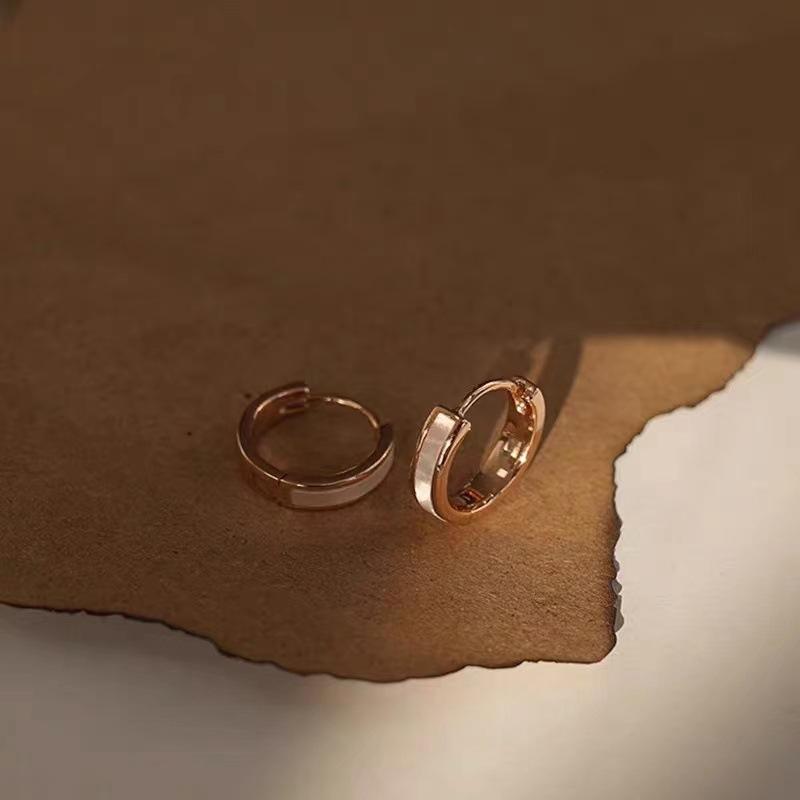 Simple Plain Ring Ear Buckle for Women 2023 New Popular Niche Ins High-Grade Light Luxury Cold Style Design Ear Ring