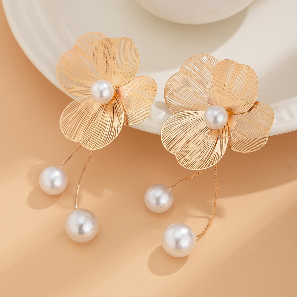 European and American Cross-Border Texture Three-Dimensional Ginkgo Flower Stud Earrings Sweet Cool All-Match Tassel Earrings