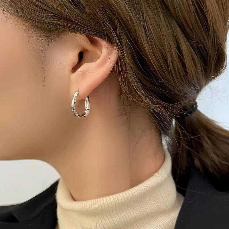 Sterling Silver Ear Buckle Female Niche Design 2023 New Trendy Plain Ear Ring Earrings High-Grade Silver Earrings Ear Piercing Earrings