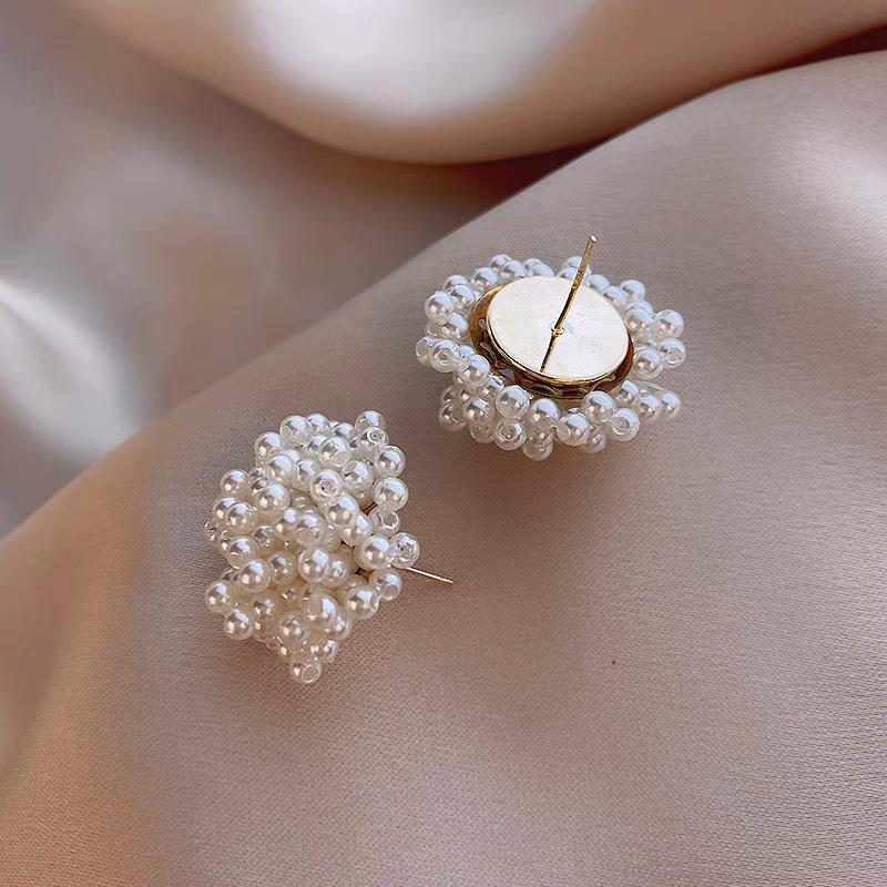 French Baroque Fireworks Pearl Stud Earrings 2024 New Elegant High Sense Niche Design Light Luxury Simple Earrings