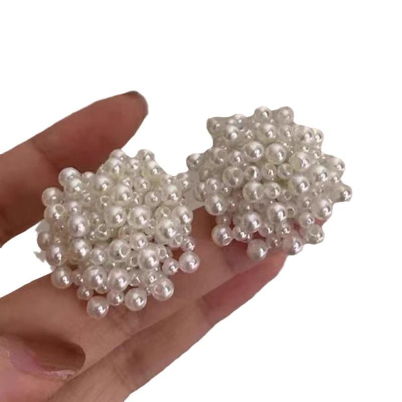 French Baroque Fireworks Pearl Stud Earrings 2024 New Elegant High Sense Niche Design Light Luxury Simple Earrings