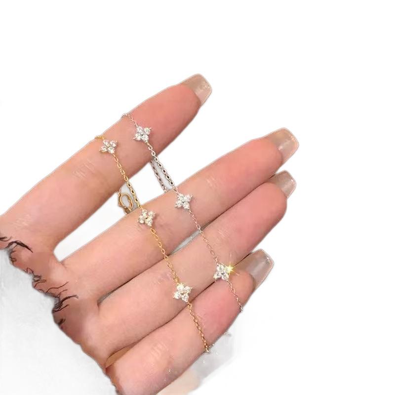 French Style Light Luxury Four-Leaf Clover Bracelet Female Sense of Grade Starry Flower All-Match Hand Jewelry Gift for Girlfriend Girlfriend