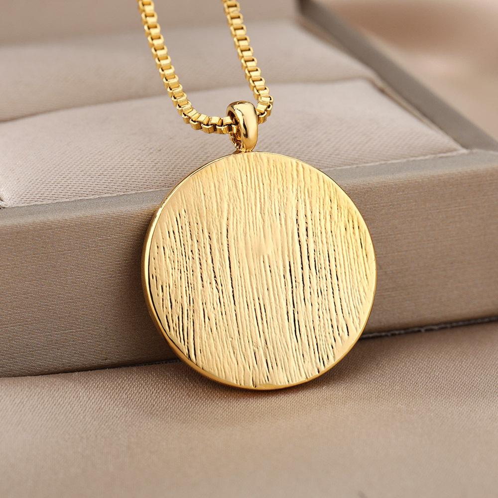 Queen Elizabeth Gold Coin Necklace Titanium Steel Plated 18K Gold Ins Women's Clavicle Chain Creative Gold Coin Accessories