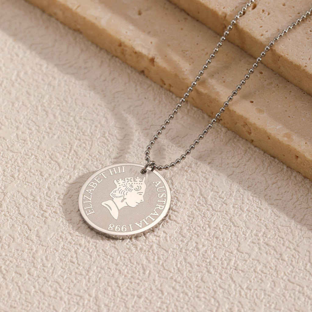 Hot Selling Crown Queen Avatar Coin Necklace Pendant European and American Fashion Non-Fading Religious Belief