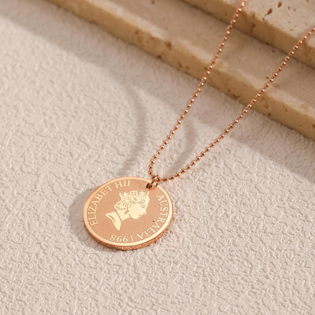 Hot Selling Crown Queen Avatar Coin Necklace Pendant European and American Fashion Non-Fading Religious Belief