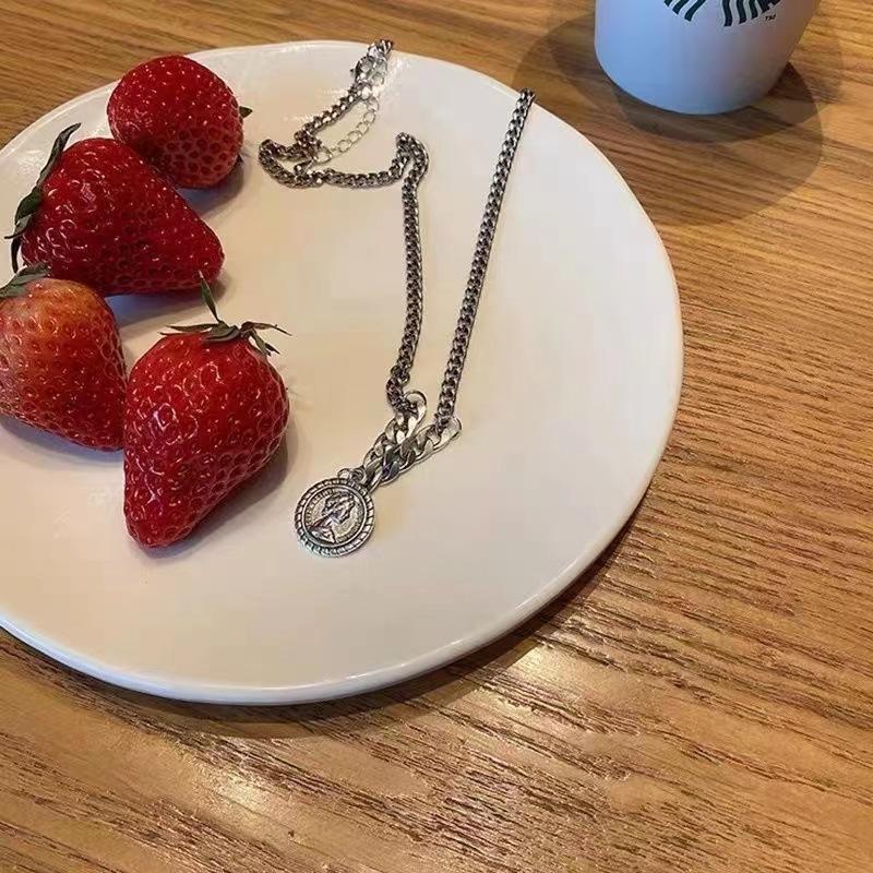 Sweater Necklace for Women Ins Light Luxury Niche Trendy Cool Hot Girl Portrait Coin Distressed Pendant Simple All-Match Sweater Chain