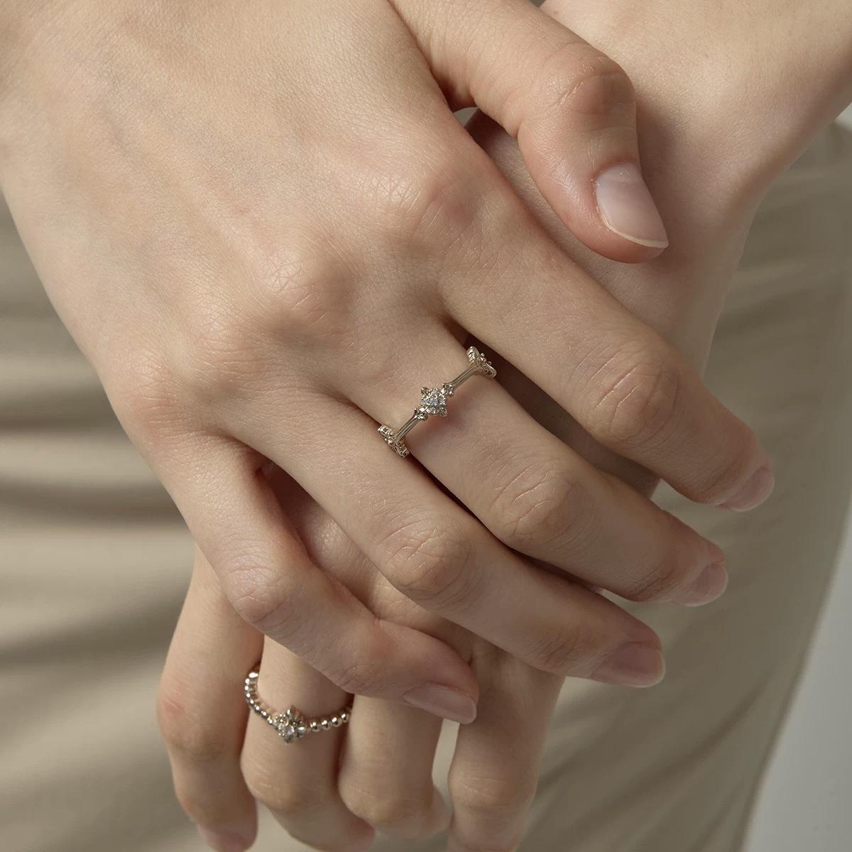 Three Horizontal Jewelry Same Style Titanium Gold Complex Iris Flower Ring Combination Design Sense Light Luxury Jewelry French Retro Women