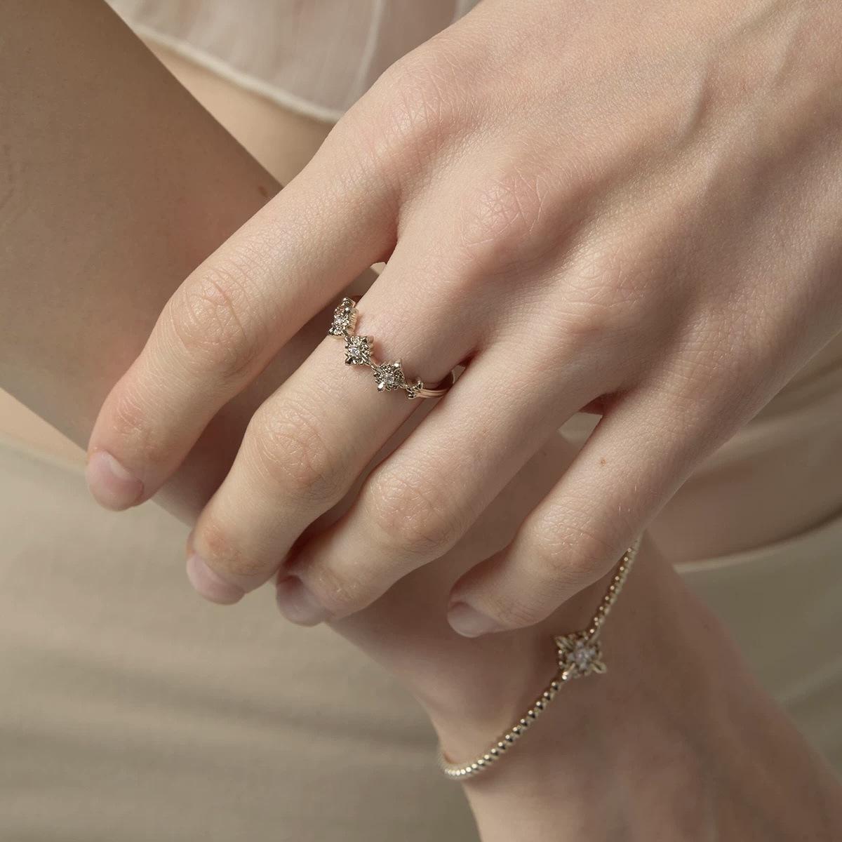 Three Horizontal Jewelry Same Style Titanium Gold Complex Iris Flower Ring Combination Design Sense Light Luxury Jewelry French Retro Women