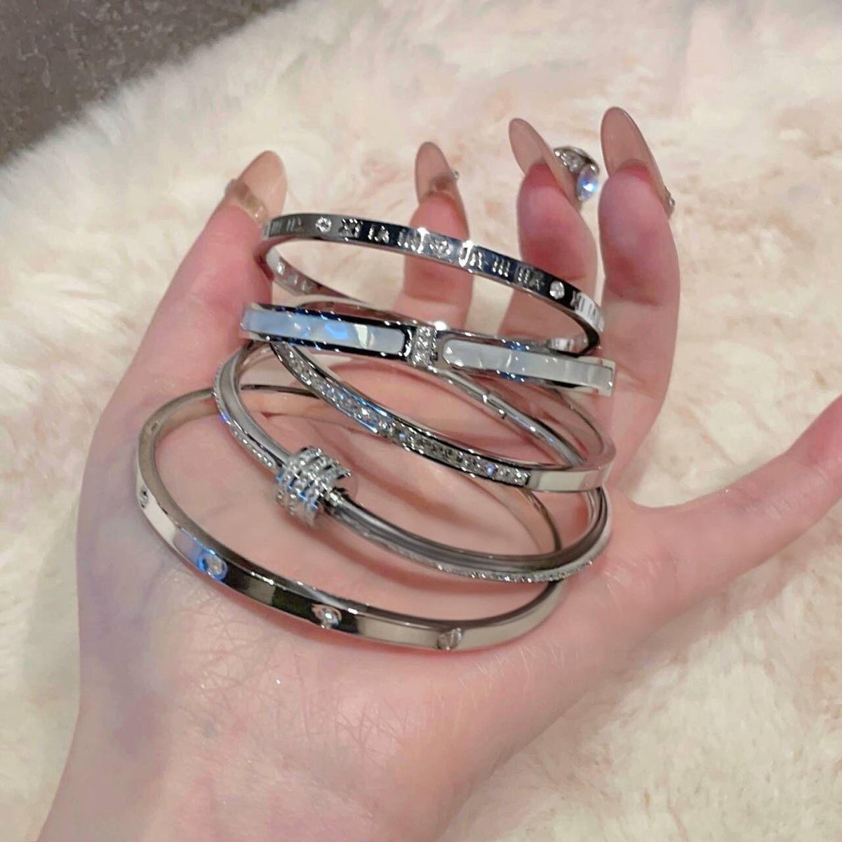 Light Luxury High-Grade Micro-Inlaid Diamond Bracelet Women's Fashion Simple Titanium Steel Non-Fading Bracelet Couple All-Match Jewelry