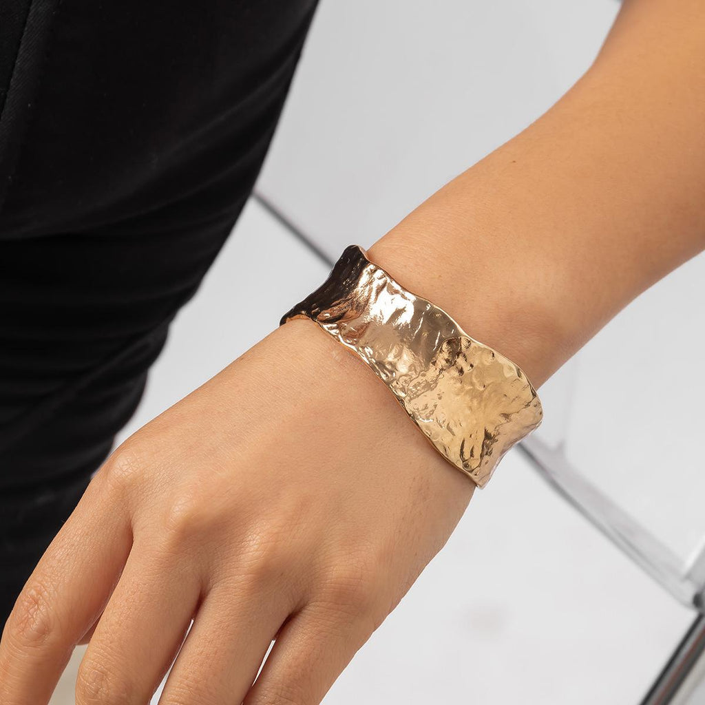 European and American Cross-Border Punk Metal V-Shaped Gap Hemp Surface Bracelet Open Female High Sense Jewelry Light Luxury Bracelet Natural