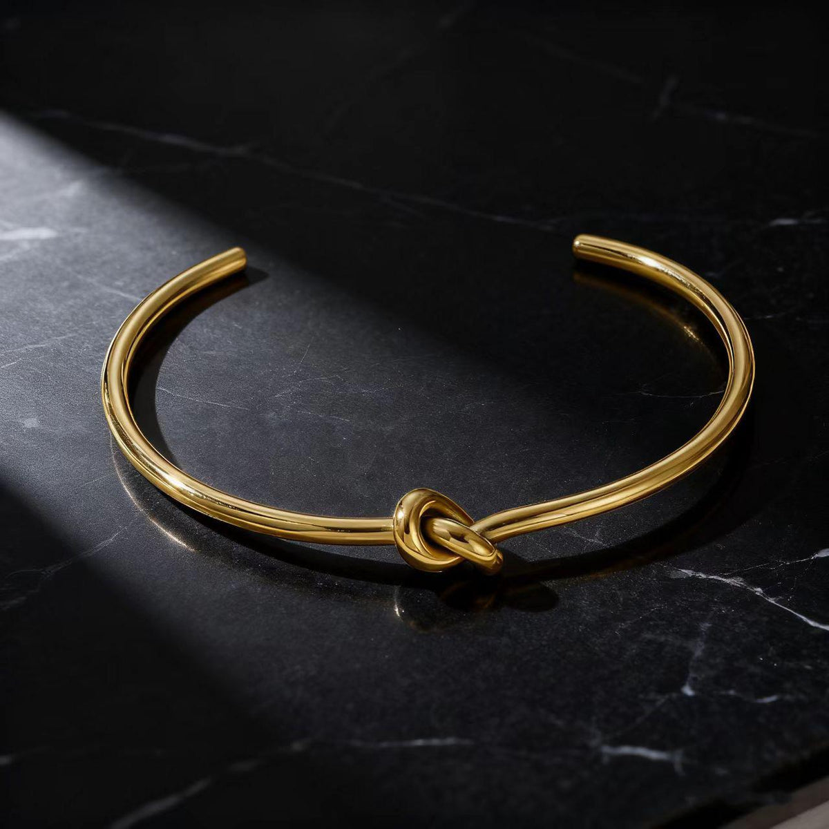 SOURCE Manufacturer Men's and Women's Open Bracelet Thick Knotted Stainless Steel Ins Style Plated 18K Gold Titanium Steel Bracelet