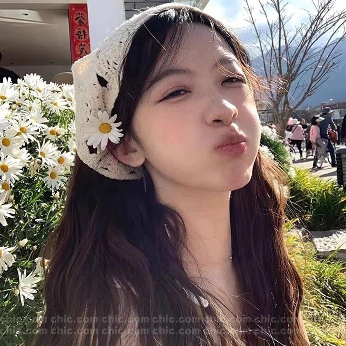 French Retro Knitted Hot Girl Triangle Scarf Headdress Travel Sweet Cute Crocheted Artistic Style Headscarf Female Hair Band Fashion