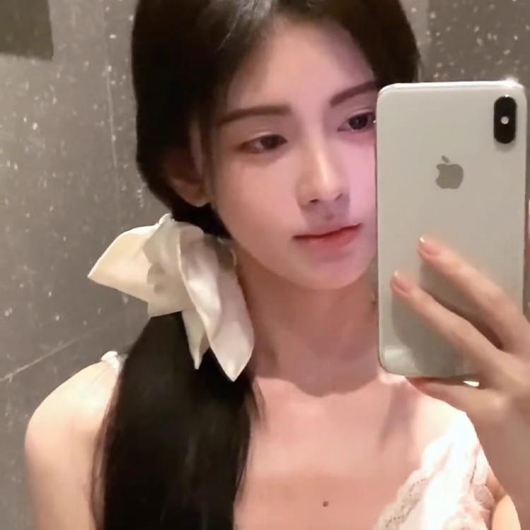 Ju Yiyi Same Style White Square Scarf Large Intestine Hair Band Female Sense Korean Style Lazy Style Large Hair Rope Square Hair Accessories