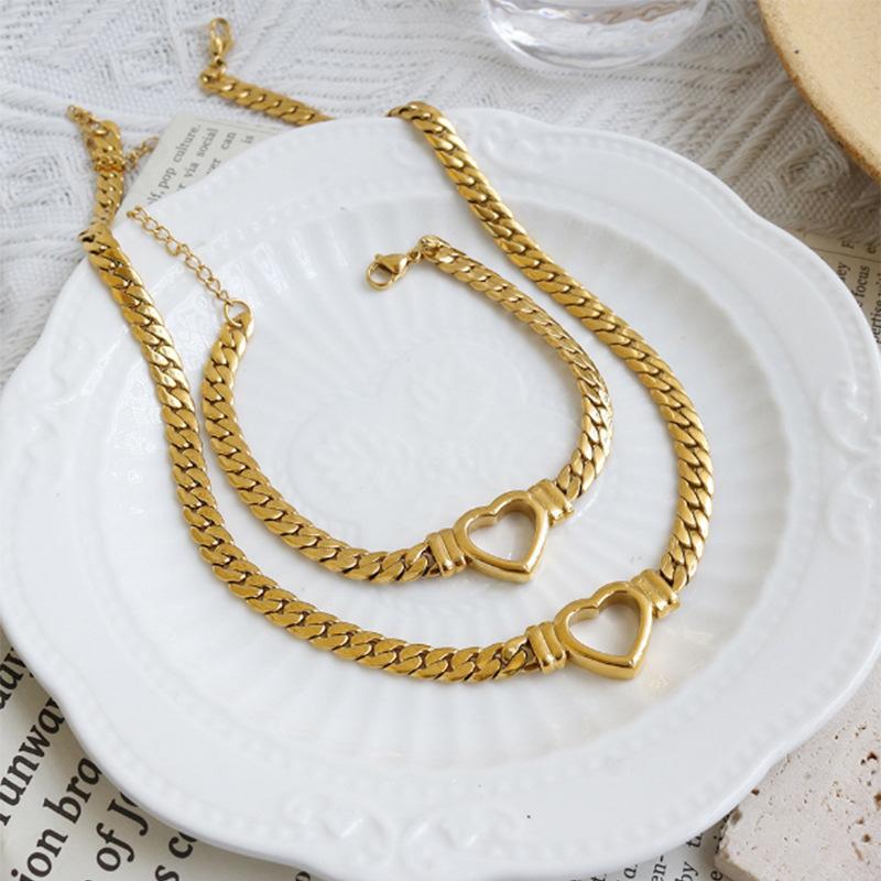 New Trend Titanium Steel Cuban Chain Heart Necklace 18K Gold Plated Hollow Flat Snake Chain Love Pendant Necklace for Women