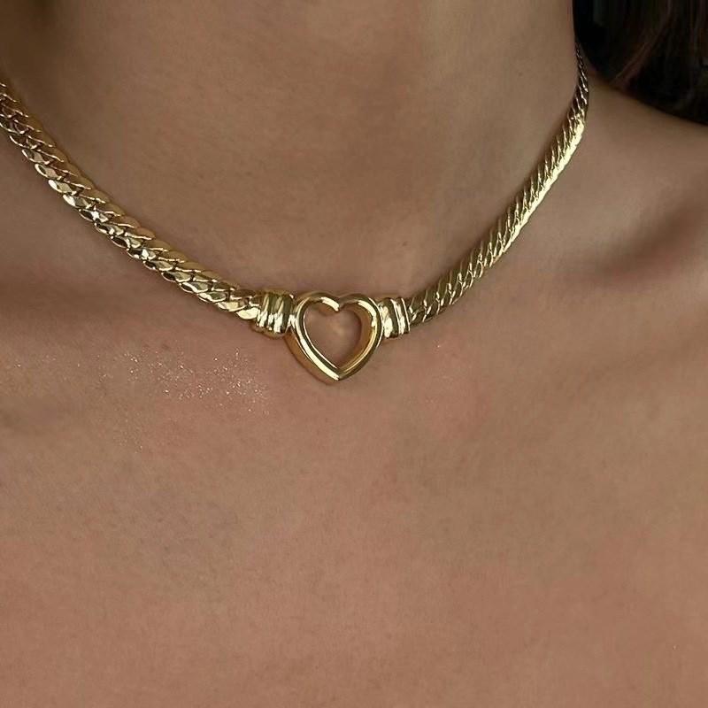 New Trend Titanium Steel Cuban Chain Heart Necklace 18K Gold Plated Hollow Flat Snake Chain Love Pendant Necklace for Women