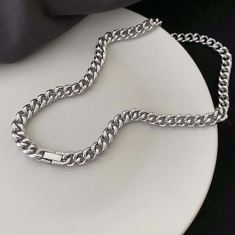 Men's Trendy Hip Hop Cuban Chain Non-Fading Titanium Steel Necklace Men's and Girls' Thick Clavicle Chain Couple's All-Match Light Luxury Cuban Chain