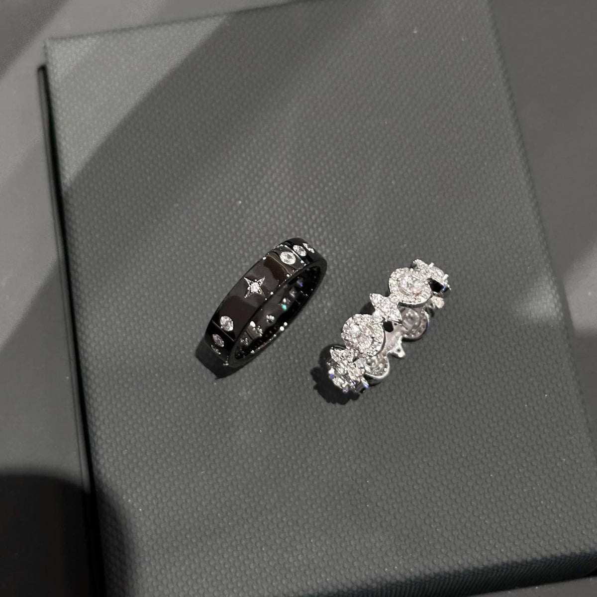 Simanxing Snow White Black Warrior Ring Super Flash Zircon Niche Light Luxury Fashion High Sense Couple Ring
