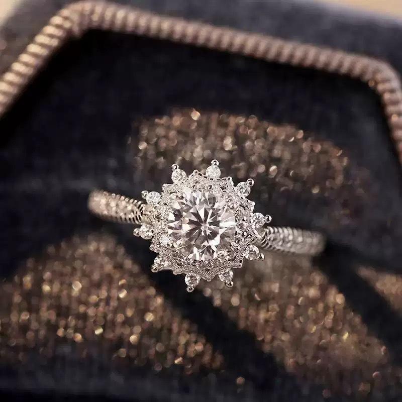 High-End Six-Claw Simulation Diamond Ring Women's Simple Fashion Couple Zircon Couple Ring Proposal Wedding Open Ring Wholesale