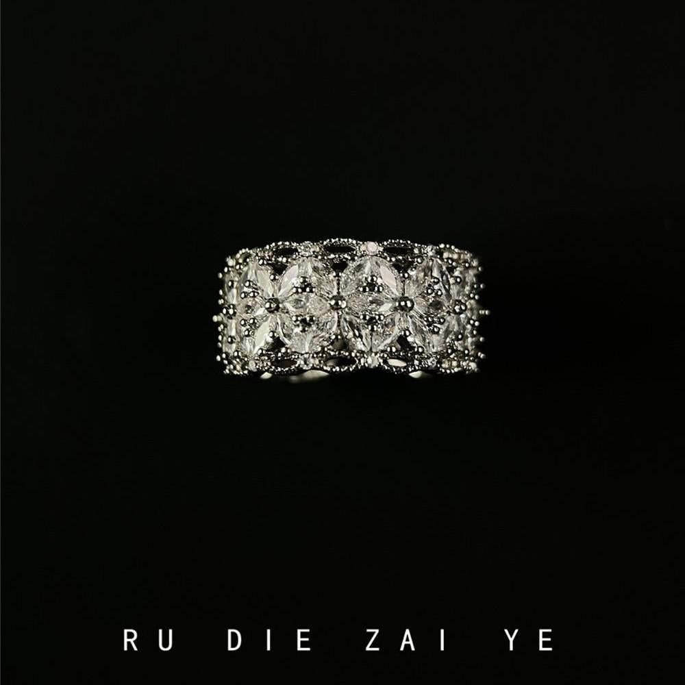 Kuning Flower Crown ~ I'm Dizzy! Mid-Ancient Vintage Zircon Flower Ring Light Luxury High-Grade Open Ring