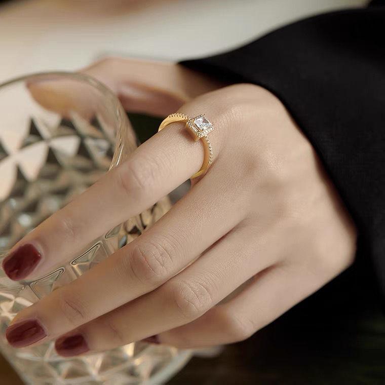 Korean Style Light Luxury Zircon Super Flash Ring Ins Niche Design Square Diamond Cold Style Exquisite Ring Opening Adjustable Ring