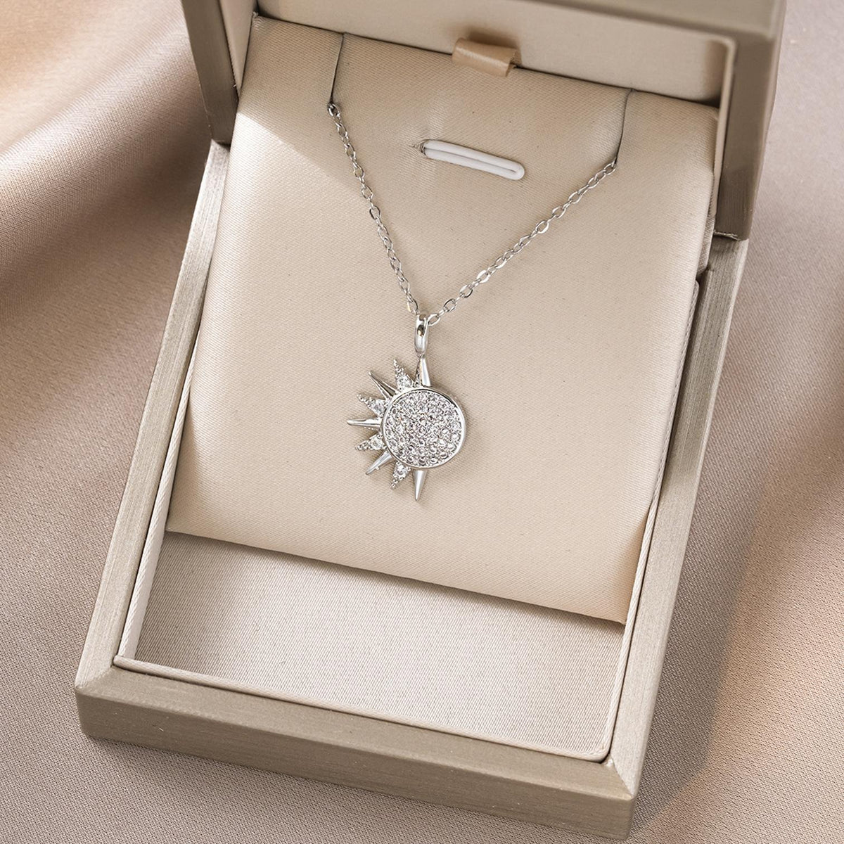 Women's Cross-Border Star Crescent Necklace European and American Retro Korean Style Simple Fashion Niche Design Clavicle Chain