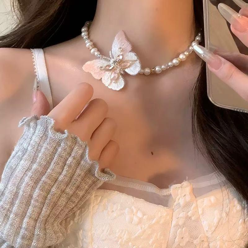 Sweet Cool Hot Girl Choker Butterfly Pendant Necklace Female Hot Fashion Heavy Industry Tassel Retro Necklace Clavicle Chain