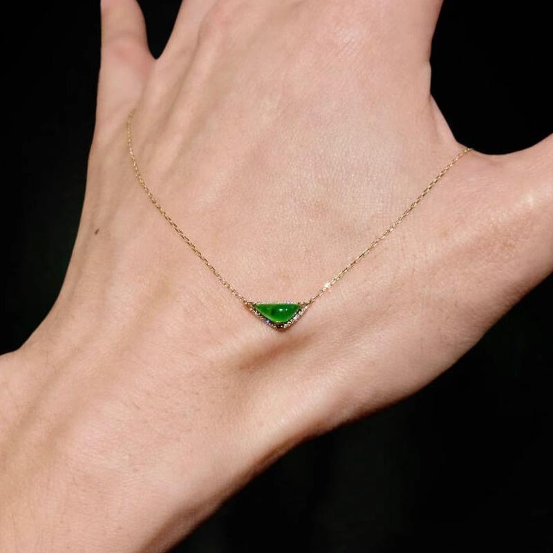 New Chinese Style Micro Diamond Triangle Chalcedony Necklace Women's Light Luxury Niche High-Grade Clavicle Chain White Ultra-Thin Necklace