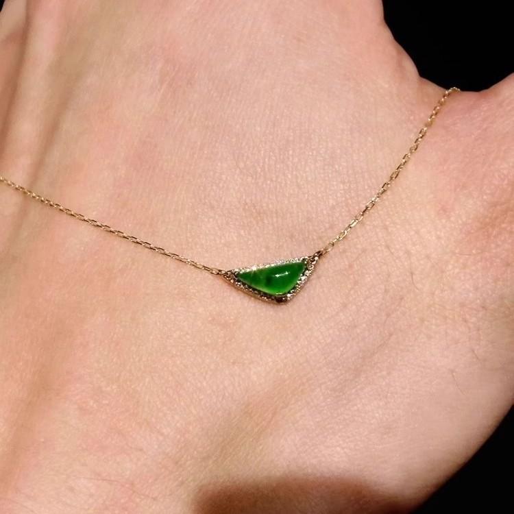 New Chinese Style Micro Diamond Triangle Chalcedony Necklace Women's Light Luxury Niche High-Grade Clavicle Chain White Ultra-Thin Necklace