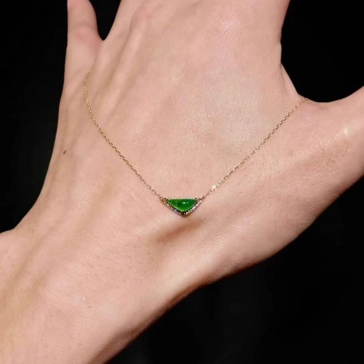 New Chinese Style Micro Diamond Triangle Chalcedony Necklace Women's Light Luxury Niche High-Grade Clavicle Chain White Ultra-Thin Necklace