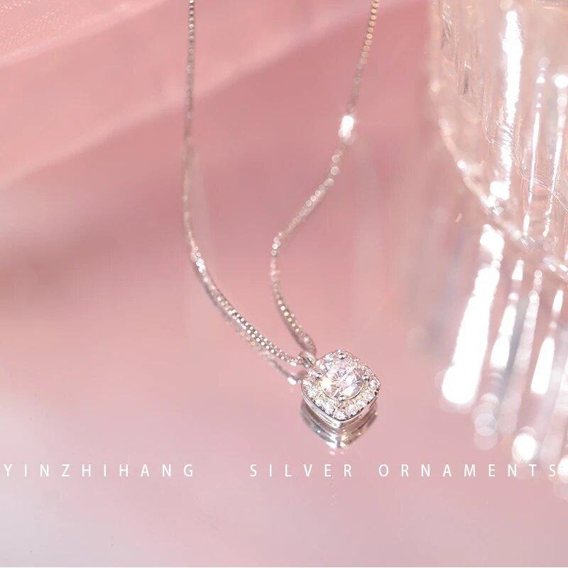 Flash Cube Sugar Zircon Necklace Women's Light Luxury Fashion High-Grade Necklace Niche Design All-Match Pendant Clavicle Chain