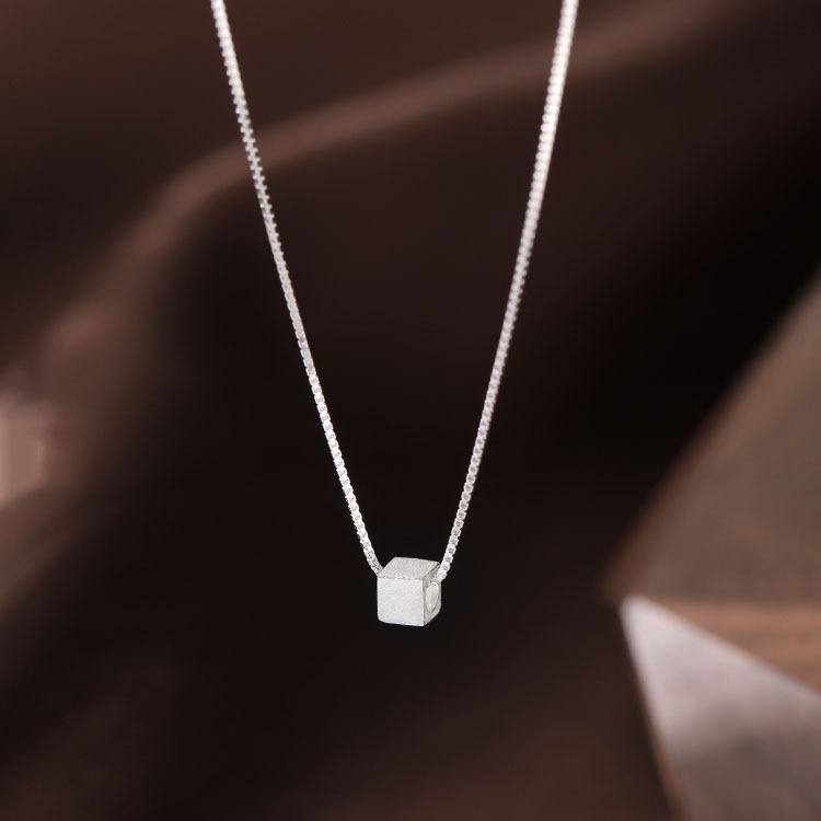 Brushed Single Square Candy Necklace Female Light Luxury Niche Minimalist Style Student Simple Small Exquisite Clavicle Chain