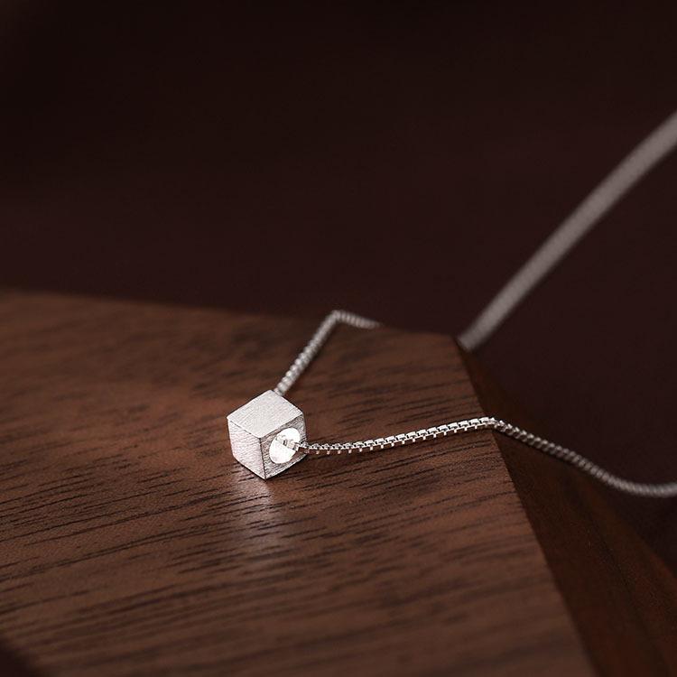 Brushed Single Square Candy Necklace Female Light Luxury Niche Minimalist Style Student Simple Small Exquisite Clavicle Chain