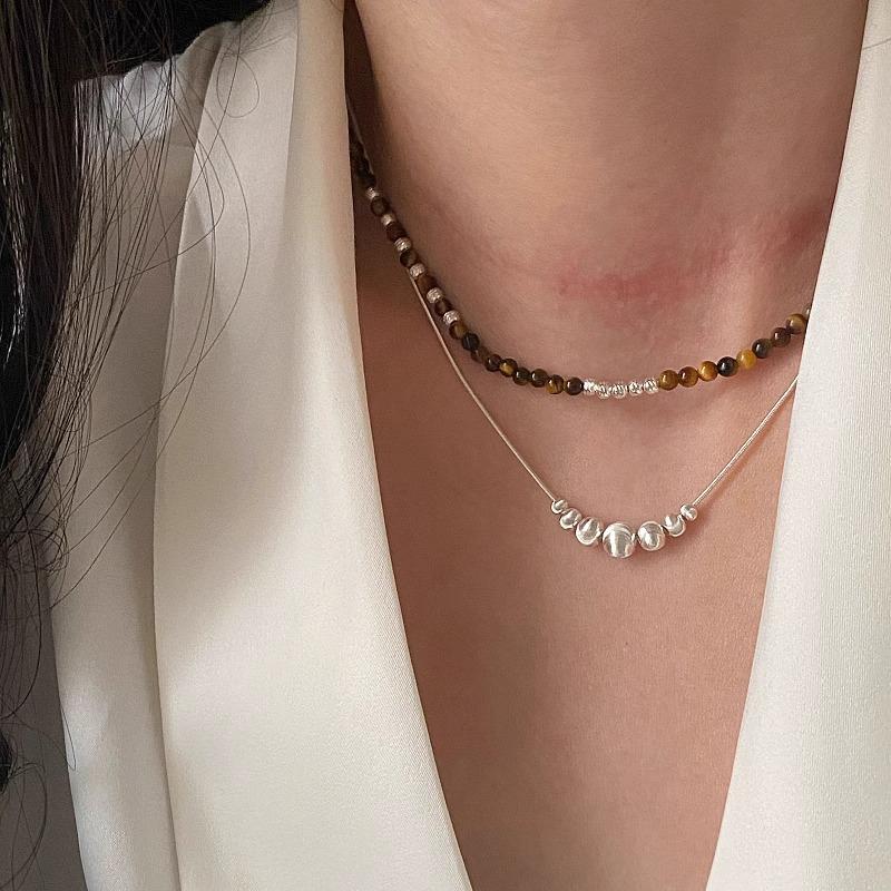 Simple Personalized Frosted Cat's Eye Beads Car Flower Ball Necklace Women's Design Light Luxury Clavicle Chain Niche Cold Style Necklace