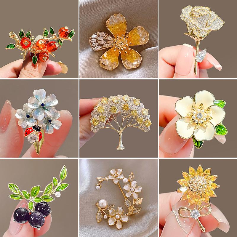 Brooch Anti-Exposure High-Grade Light Luxury Niche Design Anti-Exposure Buckle Pin Corsage Small Brooch Chest Artifact