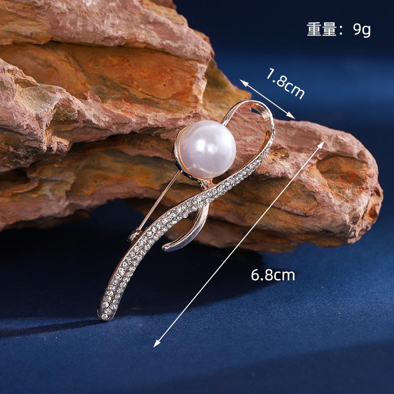 Brooch Women's Pearl Brooch High-Grade Camellia Inlaid Diamond Horse Year Immediately Rich DIY Empty Support Wholesale