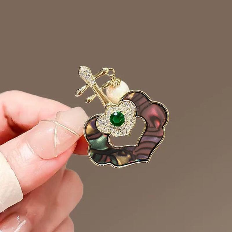 New Ancient Style Brooch Ruyi Pipa Brooch High-End Female Classical Temperament National Fashion Pearl Pin Cheongsam Corsage High