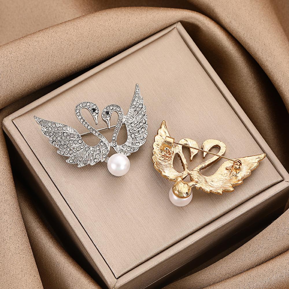 High-Grade Swan Brooch Women's All-Match Pin Fashion Personalized Corsage Korean Style Elegant Simple Anti-Exposure Accessories