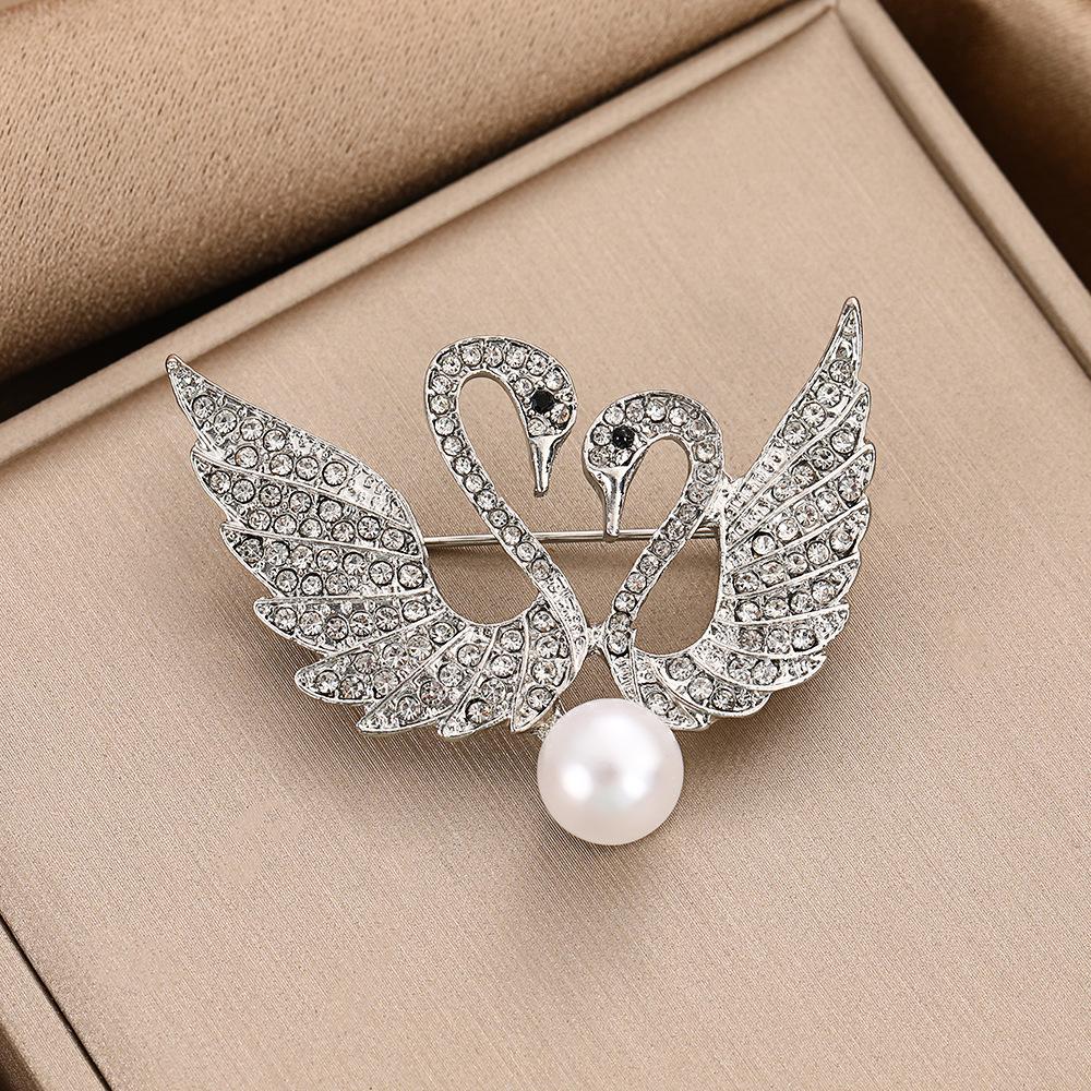 High-Grade Swan Brooch Women's All-Match Pin Fashion Personalized Corsage Korean Style Elegant Simple Anti-Exposure Accessories