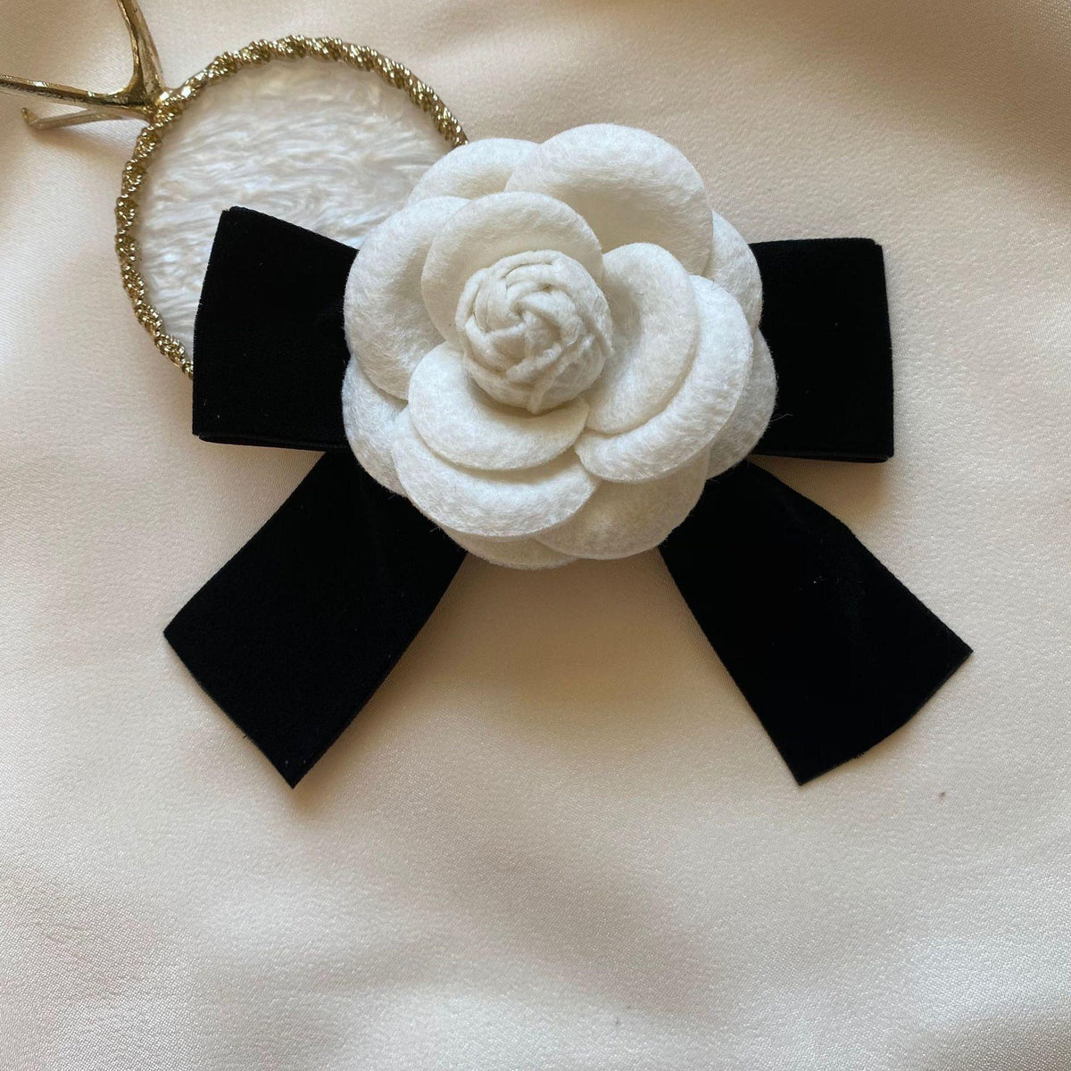 Hot Sale Bow Brooch Corsage All-Match Three-Dimensional Camellia Female Pin Temperament Chanel Style Bow Tie Pearl Decoration