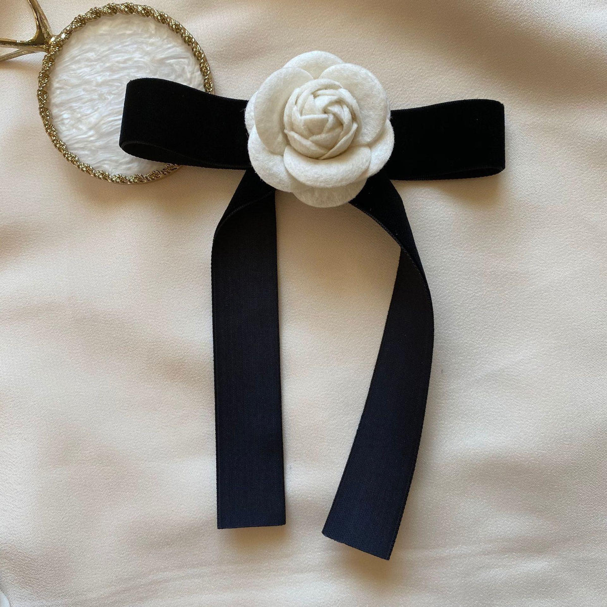 Hot Sale Bow Brooch Corsage All-Match Three-Dimensional Camellia Female Pin Temperament Chanel Style Bow Tie Pearl Decoration