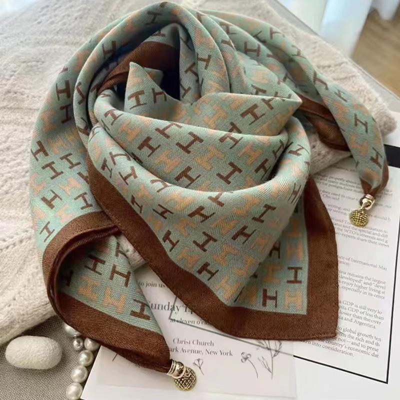 2026 New Warm Square Scarf Magnetic Suction Buckle Triangle Scarf Cotton Scarf for Women Spring Autumn and Winter Western Style Scarf Elegant All-Match